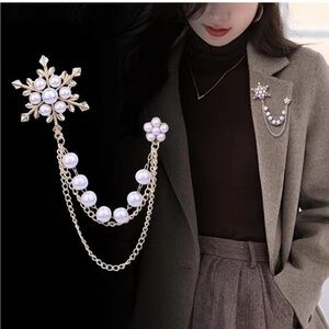 Snowflake Pearl Chain Brooch